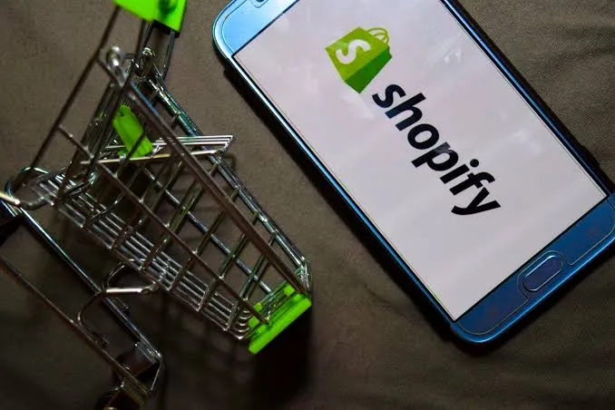17 AI Tools for Ecommerce That Help You Grow Faster