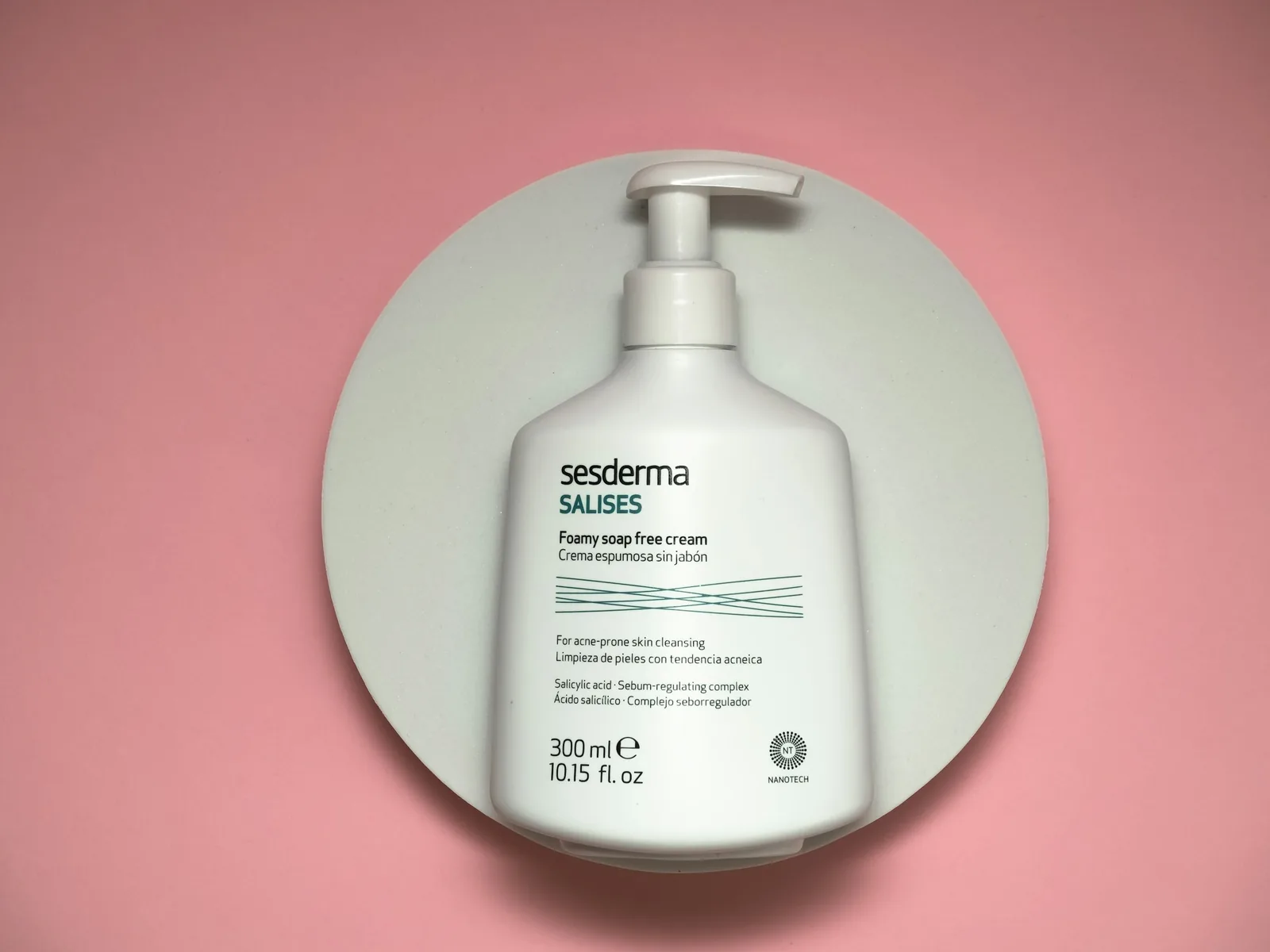 bottle cream: Cosmetic Product Photography