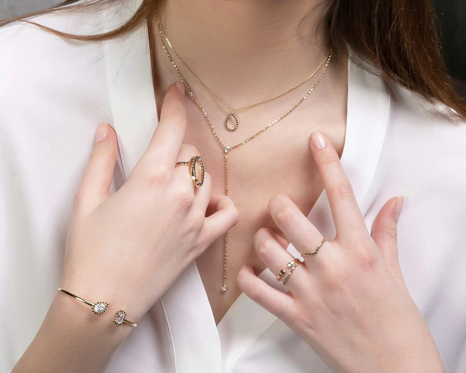 How To Photograph Jewelry For Ecommerce Stores (A Simple Guide)