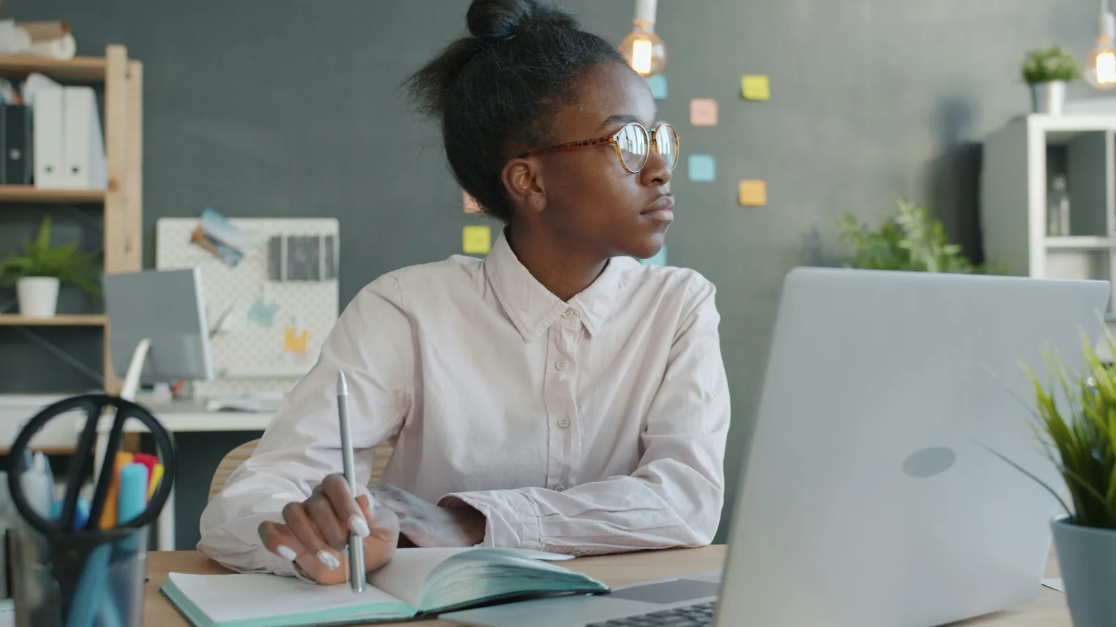 woman working: Cyber Monday Marketing