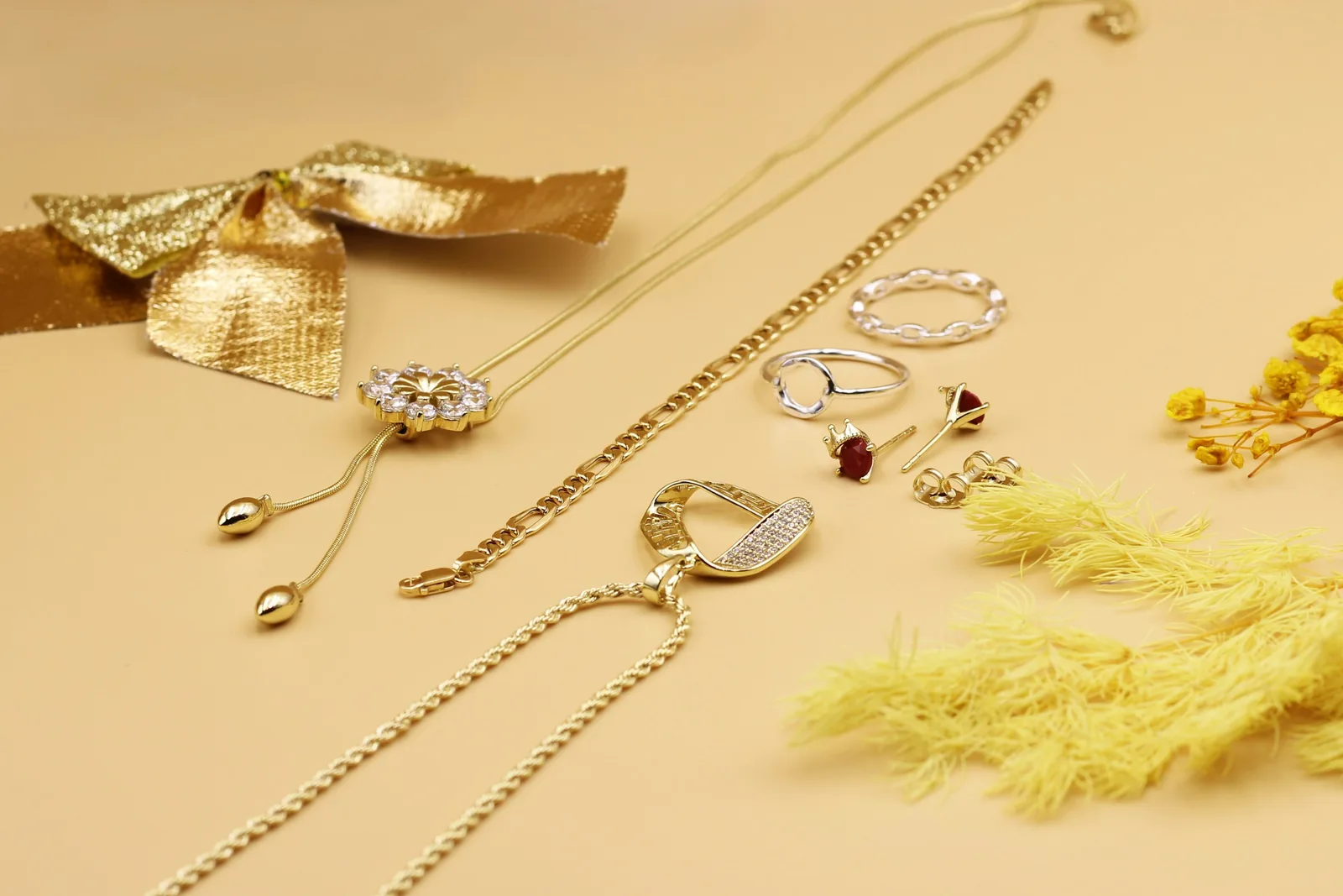 beautiful photos of jewelry: Creative Jewellery Photography