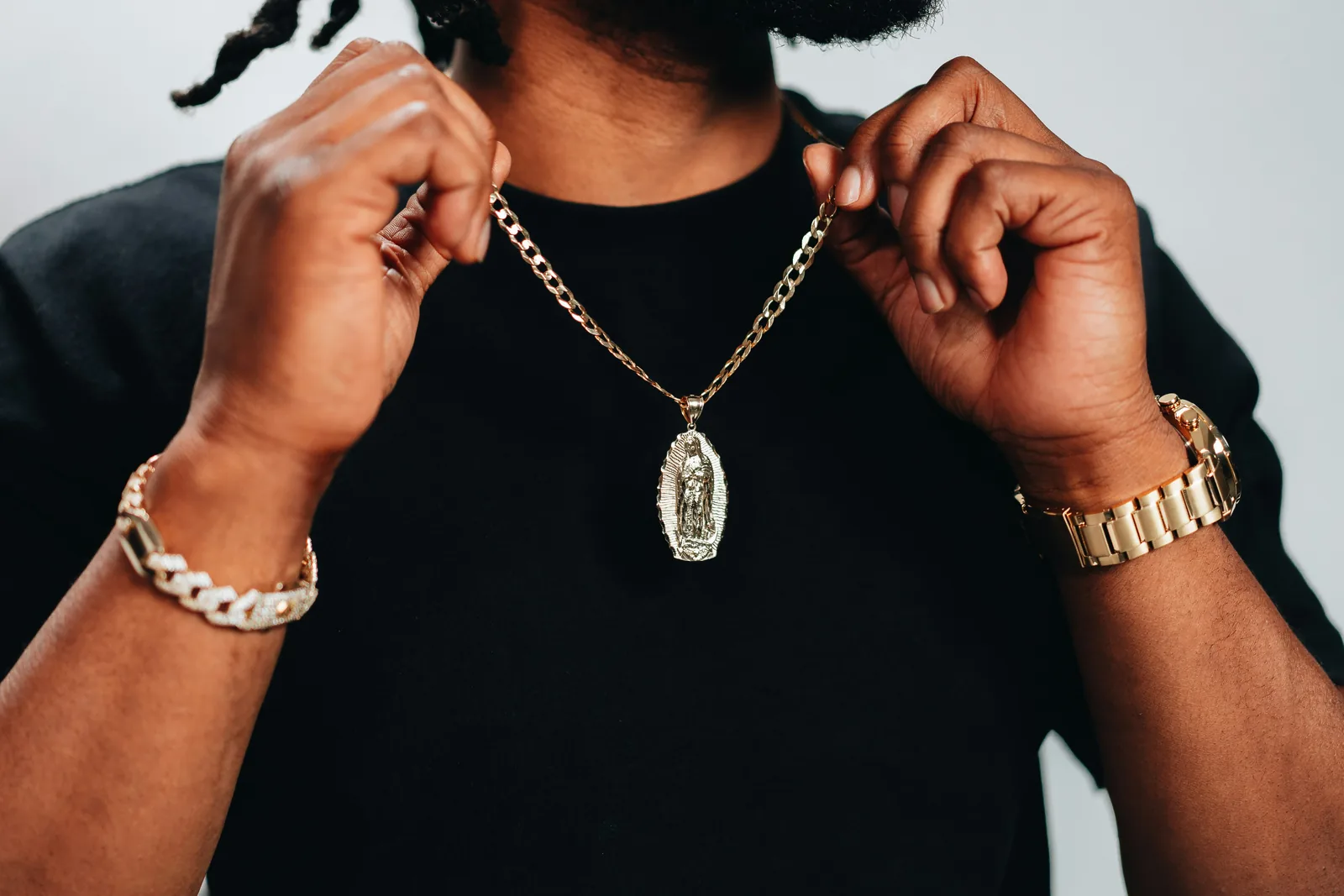 17 Best Jewelry Photography Props For Stunning Photos