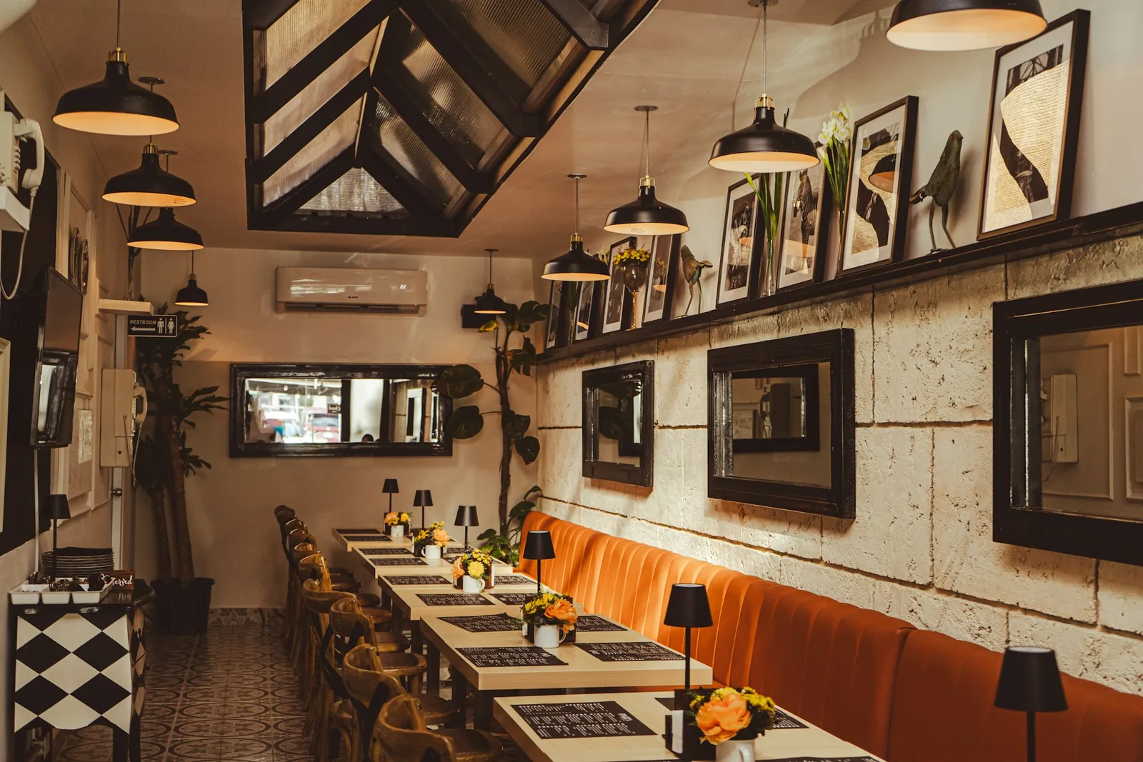 a beautiful restaurant: Restaurant Photography