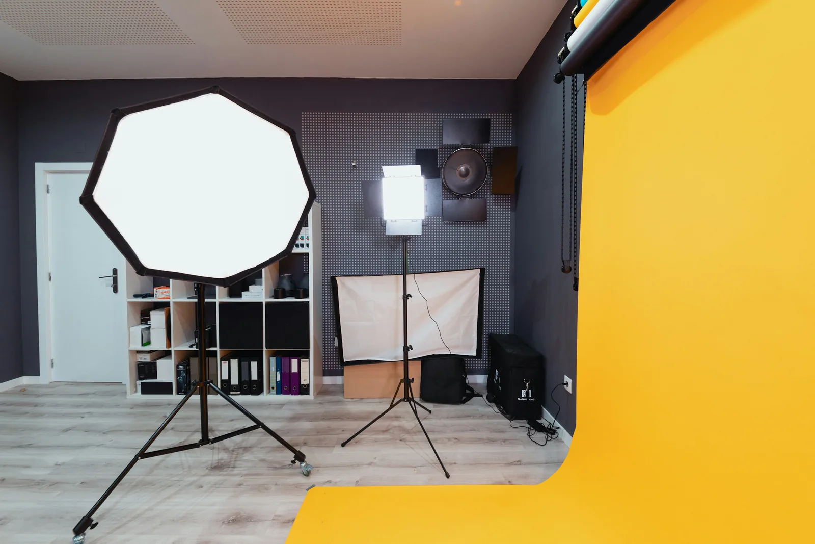 setting up your light: Best Light For Product Photography