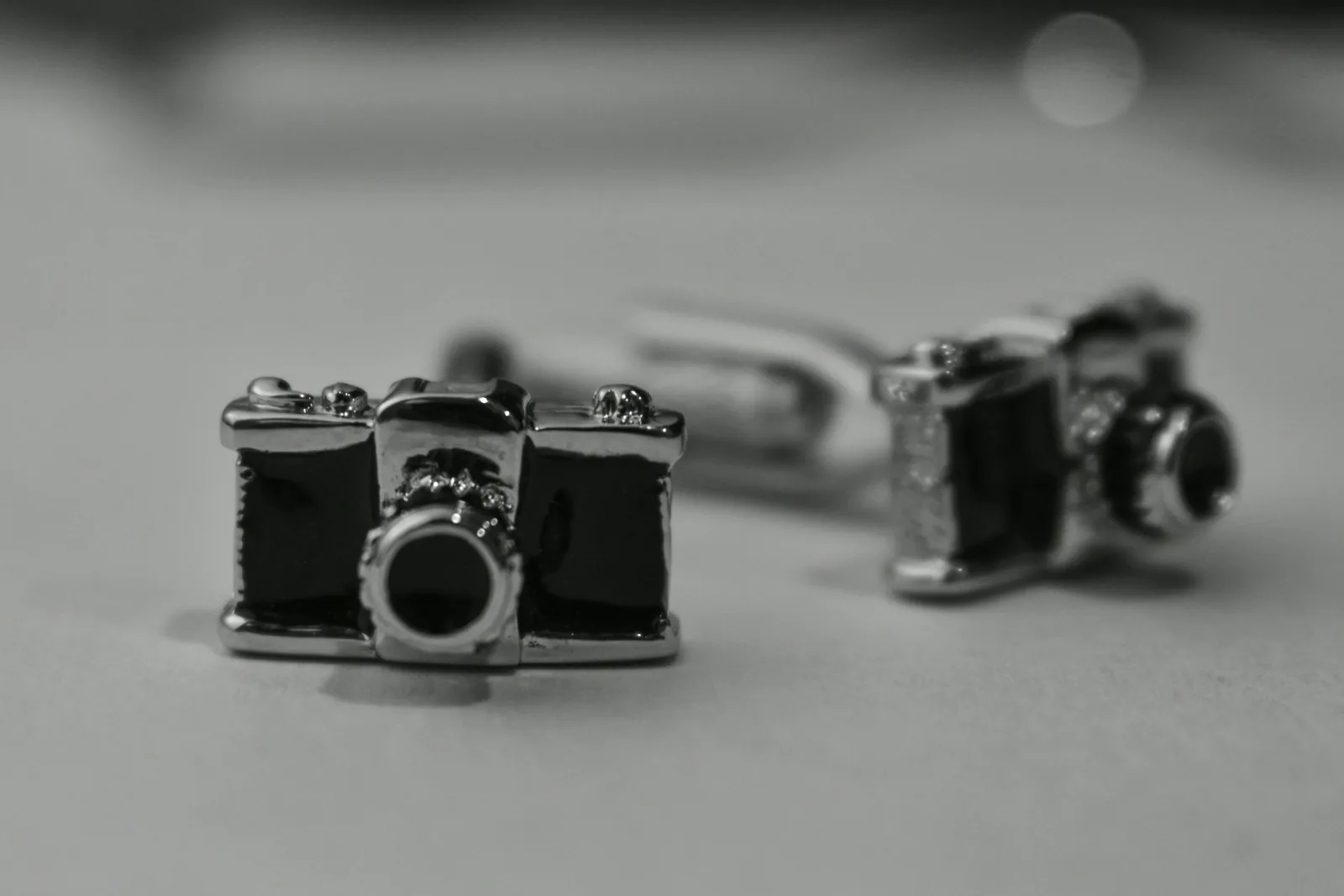 Cameras Laying: Best Lens for Jewelry Photography