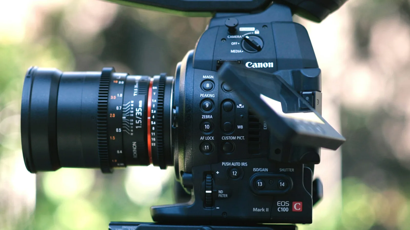 man taking a photo: Best Lens for Product Photography