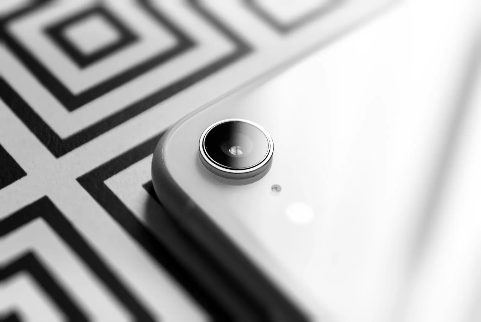 phone camera: How to Take Pictures of Jewelry With a Phone