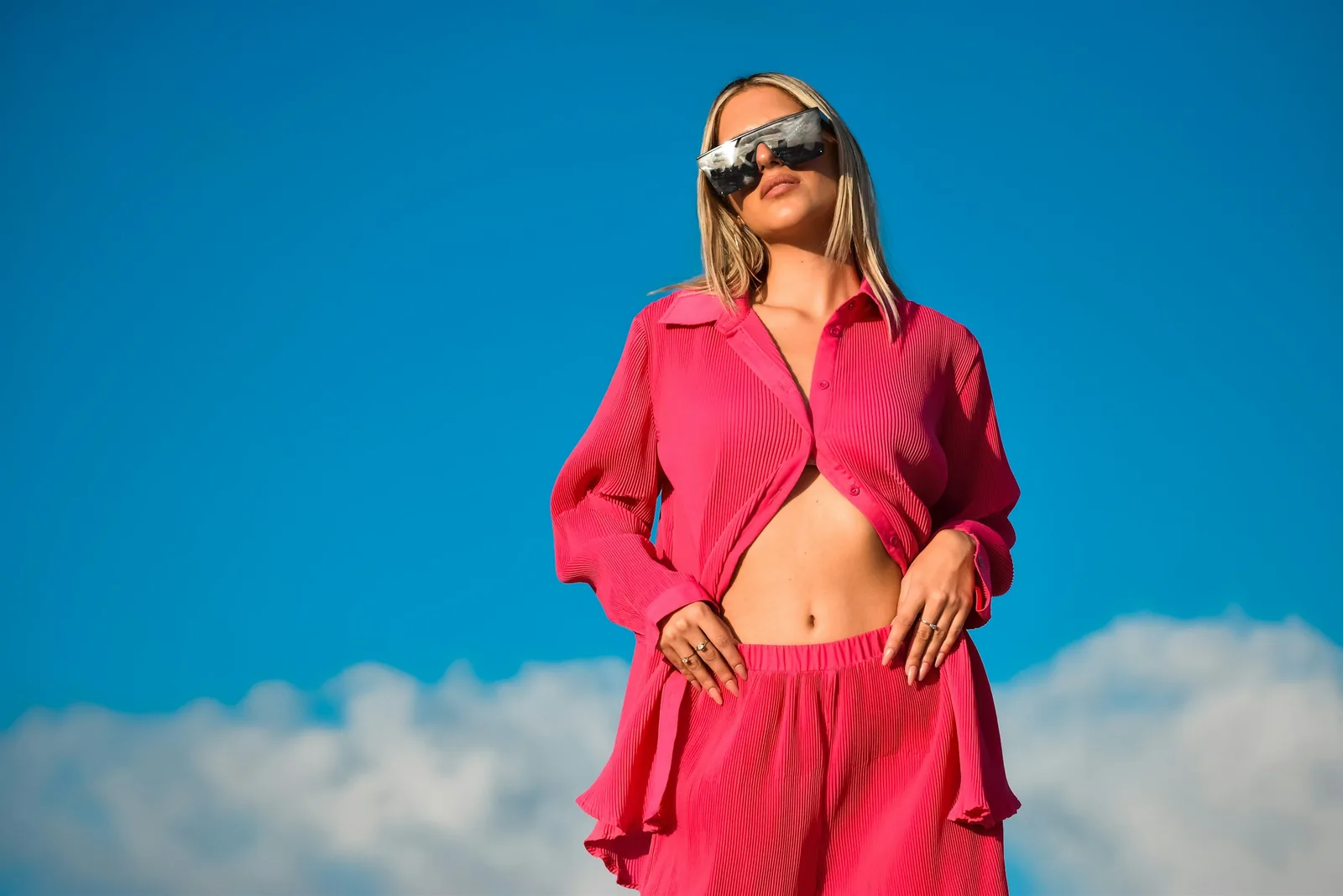 Sunglasses Photography (Tips & Techniques For Stylish Product Images)